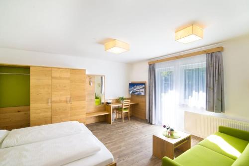 Postel nebo postele na pokoji v ubytování Reiters Wohlfühlhotel