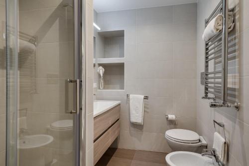 a bathroom with a toilet and a sink and a shower at Charme & Chic Luxury in Rome