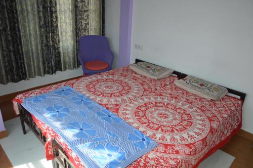 
A bed or beds in a room at Udai Haveli Guest House
