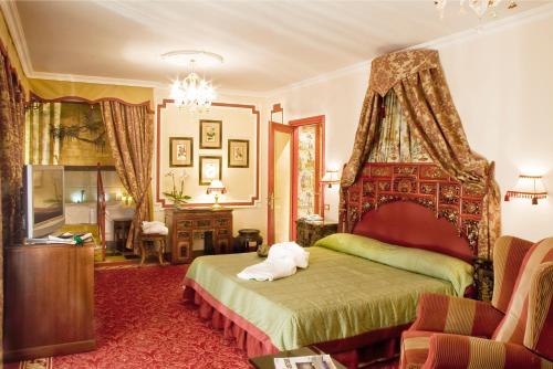 Postel nebo postele na pokoji v ubytování Grand Hotel des Iles Borromées & SPA