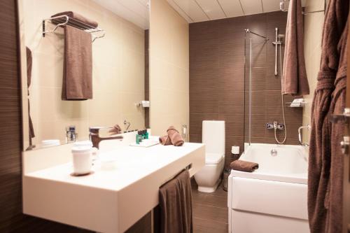 Chinar Health Hotel Naftalanにあるバスルーム