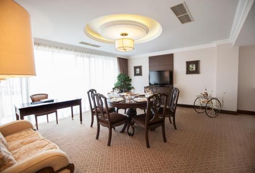 Chinar Health Hotel Naftalanにあるシーティングエリア