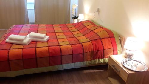 Кровать или кровати в номере Tulpių apartamentai