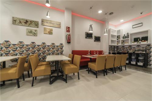 a dining room with tables and chairs in a restaurant at Hotel Ciudad del Mar in Las Palmas de Gran Canaria