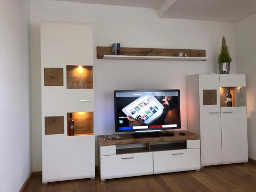 a living room with a flat screen tv on a table at Ferienwohnung Kohls in Steinheim