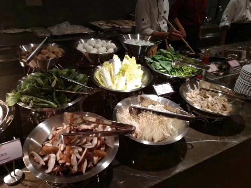 Makanan di atau berdekatan hotel