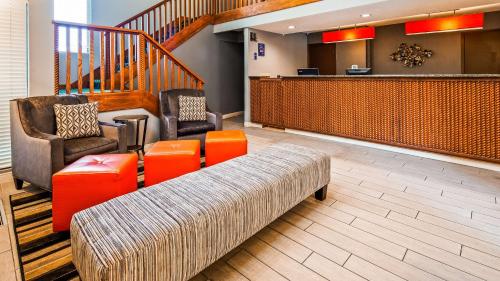 a lobby with a waiting area with two chairs and a couch at Best Western Country Inn - North in Kansas City