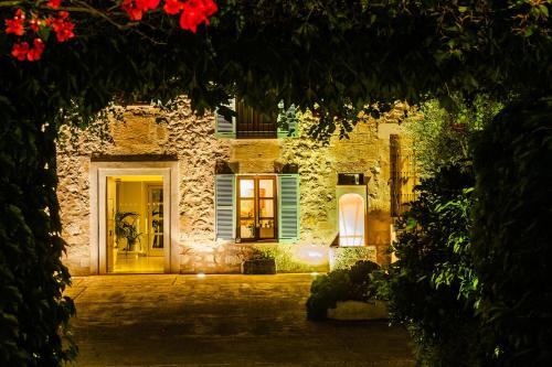 an entrance to a stone house at night at Hotel Sa Franquesa Nova in Vilafranca de Bonany
