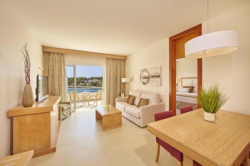 Imagen de la galería de Blau PortoPetro Beach Resort & Spa, en Portopetro