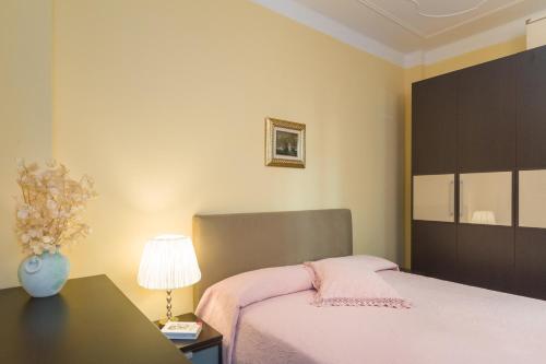 A bed or beds in a room at Diamond Apartment
