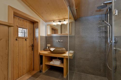 Koupelna v ubytování Almnest in Hochfügen mit privat SPA