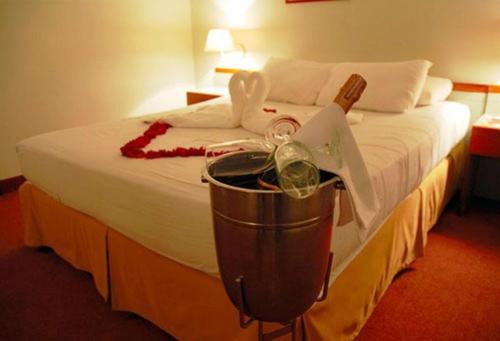 Ένα ή περισσότερα κρεβάτια σε δωμάτιο στο Hotel Cristina Suites