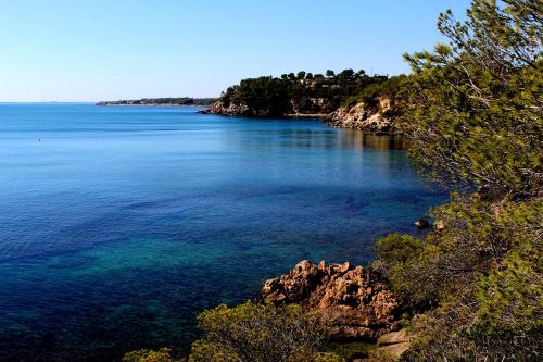 a view of a large body of water at Bonito Loft en L'Ampolla in L'Ampolla