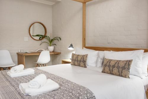 מיטה או מיטות בחדר ב-Raw Karoo Guest House