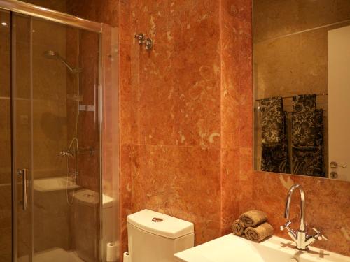 Ένα μπάνιο στο Cacilhas Guest Apartments