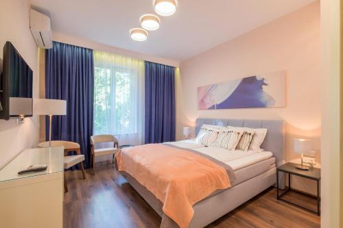 Кровать или кровати в номере Sofia Dream Apartment - Designer Three Bedroom on Knyaz Boris