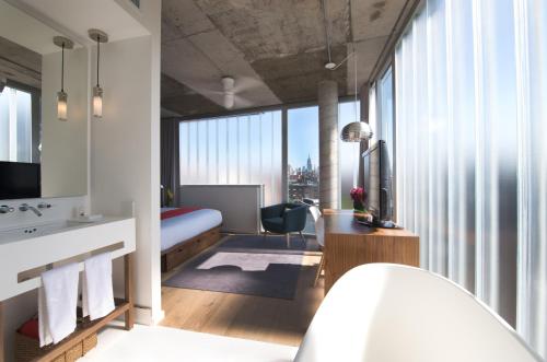 Postel nebo postele na pokoji v ubytování Nolitan Hotel SoHo - New York