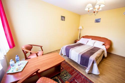 En eller flere senge i et værelse på Hotel Wald