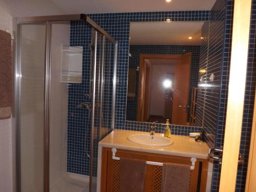 Ένα μπάνιο στο Sea View Oceanus Apartment Olhos de Agua