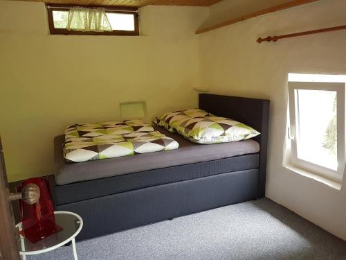 a small bedroom with a bed and a window at Casa Accogliente Valle Cannobina in Le Biuse