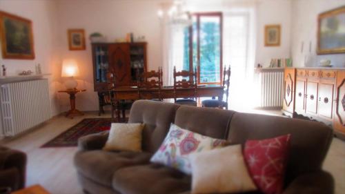 a living room with a couch and a table at Le Bricolle in Viggiù