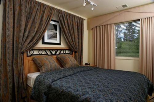 a bedroom with a bed and a window at Lodge at Kingsbury Crossing in Stateline