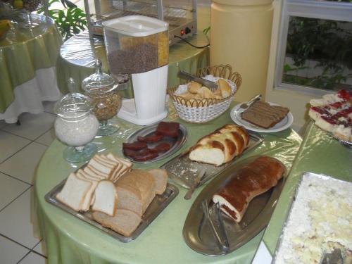 Makanan di atau berdekatan hotel