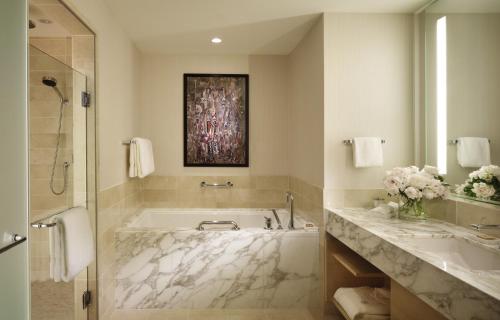 Four Seasons Hotel Seattle Image