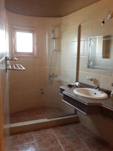 Ένα μπάνιο στο Embrace Hotel