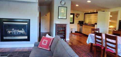 Lake side oasis – Photos 3
