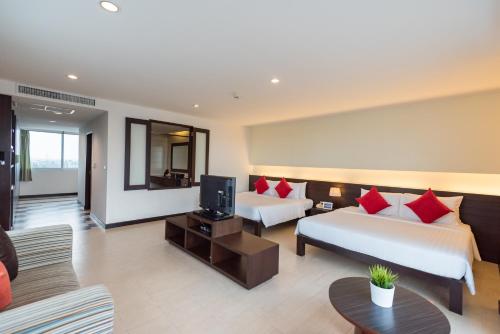 Postel nebo postele na pokoji v ubytování Hotel J Pattaya