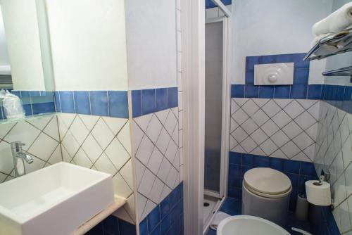 a bathroom with a white sink and a toilet at Hotel Villa Mare in Altavilla Milicia