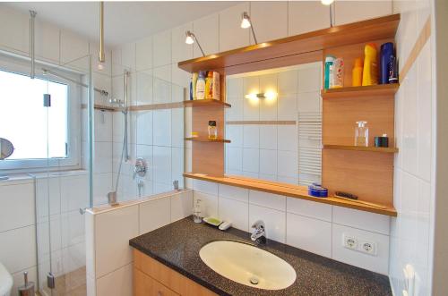 a bathroom with a sink and a shower at Rubihorn in Fischen