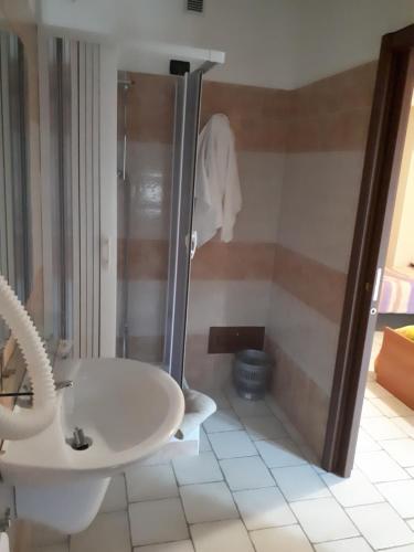 A bathroom at Lo Scoiattolo