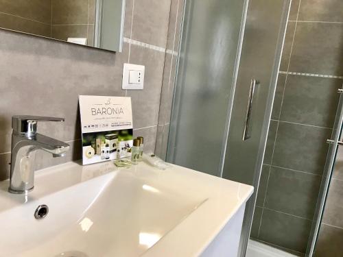 a bathroom with a sink and a shower at B&B Baronia Luxury Rooms in Castel Baronia