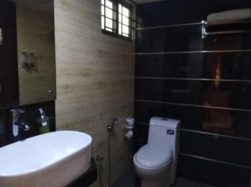 Un baño de Bottomhill Palace Hotel