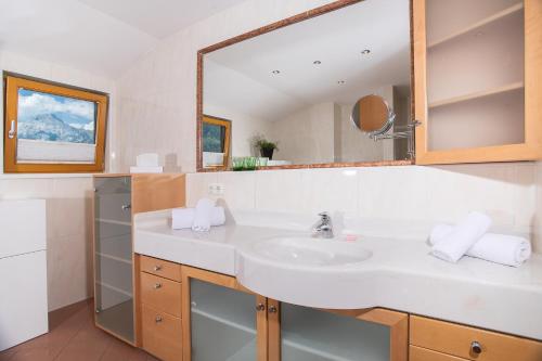 Bilik mandi di Hotel Christina - Ihr kleinstes 4* Hotel am Achensee