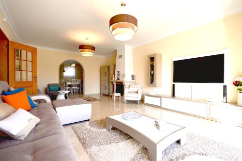 magnifique et spacieuse villa avec piscine privative