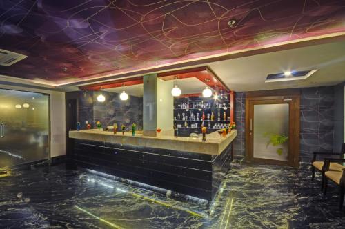Lounge nebo bar v ubytování Pride Ananya Resorts