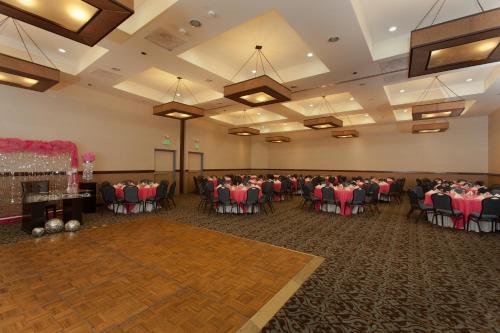 a banquet hall with a bunch of tables and chairs at Hotel Colonial Hermosillo in Hermosillo