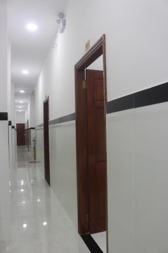 a hallway with a wooden door in a building at Phuc Hau Hotel in Con Dao