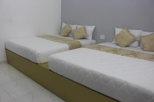 two beds sitting next to each other in a room at Phuc Hau Hotel in Con Dao