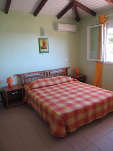 Una cama o camas en una habitación de Résidence COCO D'ILES gite COCO A L'EAU