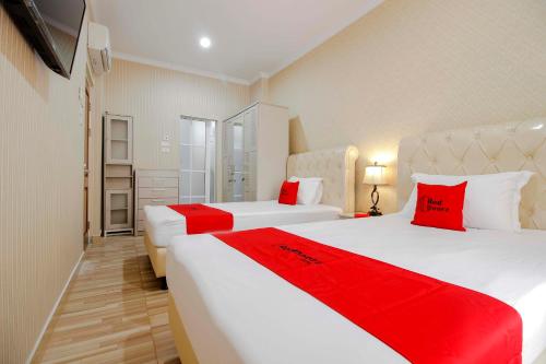 RedDoorz Plus @ Kwitang 2