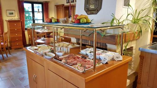 ホテルの敷地内または近くでの食事または食べ物