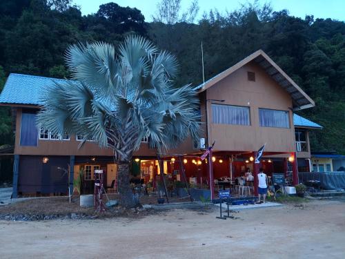 Gallery image of Riverbank Dungun Guesthouse & Cafe in Dungun