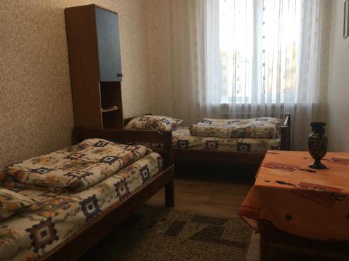 Tempat tidur dalam kamar di Old Tiraspol Hostel