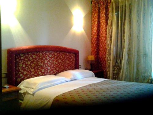 Ένα ή περισσότερα κρεβάτια σε δωμάτιο στο Agriturismo MELO IN FIORE con camere e colazioni nella zona del Prosecco DOCG Asolo