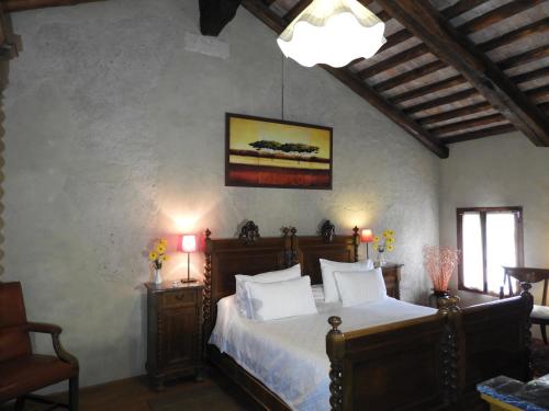 a bedroom with a large bed with white pillows at B&B Ca' Cinel Asolo in Asolo
