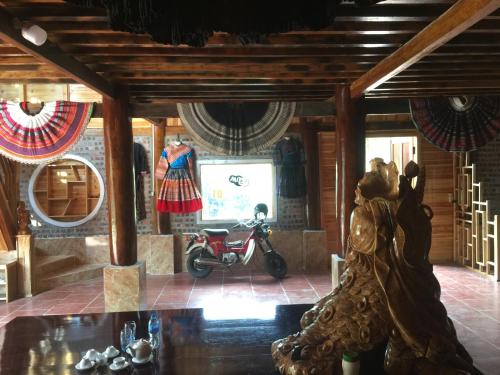 a room with a motor scooter parked in a room at Nobita Homestay bắc hà in Bắc Hà